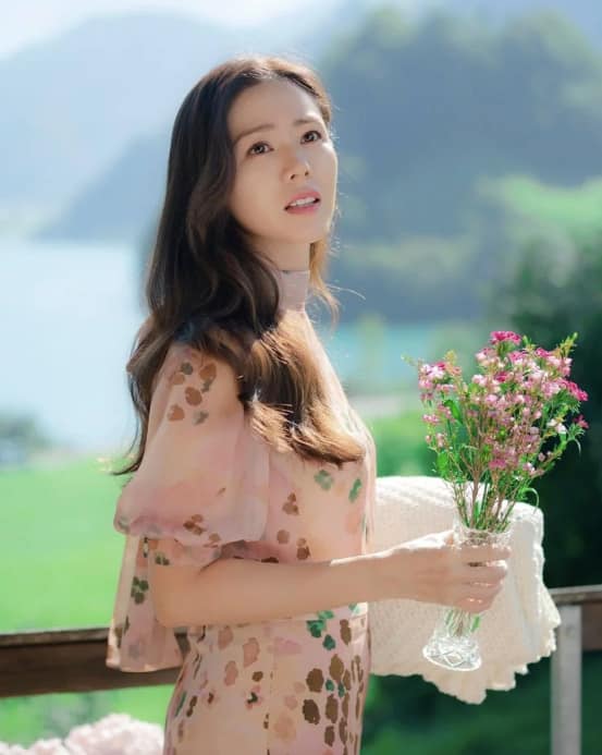 Effortlessly, naturally beautiful Yoon Se-ri as a CEO Effortlessly, naturally beautiful Yoon Se-ri as a CEO